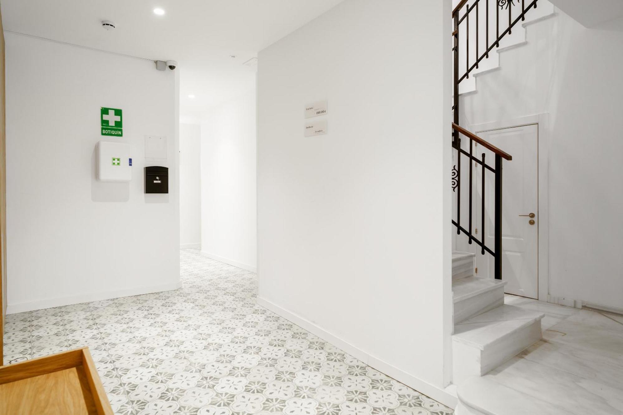 Limehome Malaga Calle Victoria Esterno foto