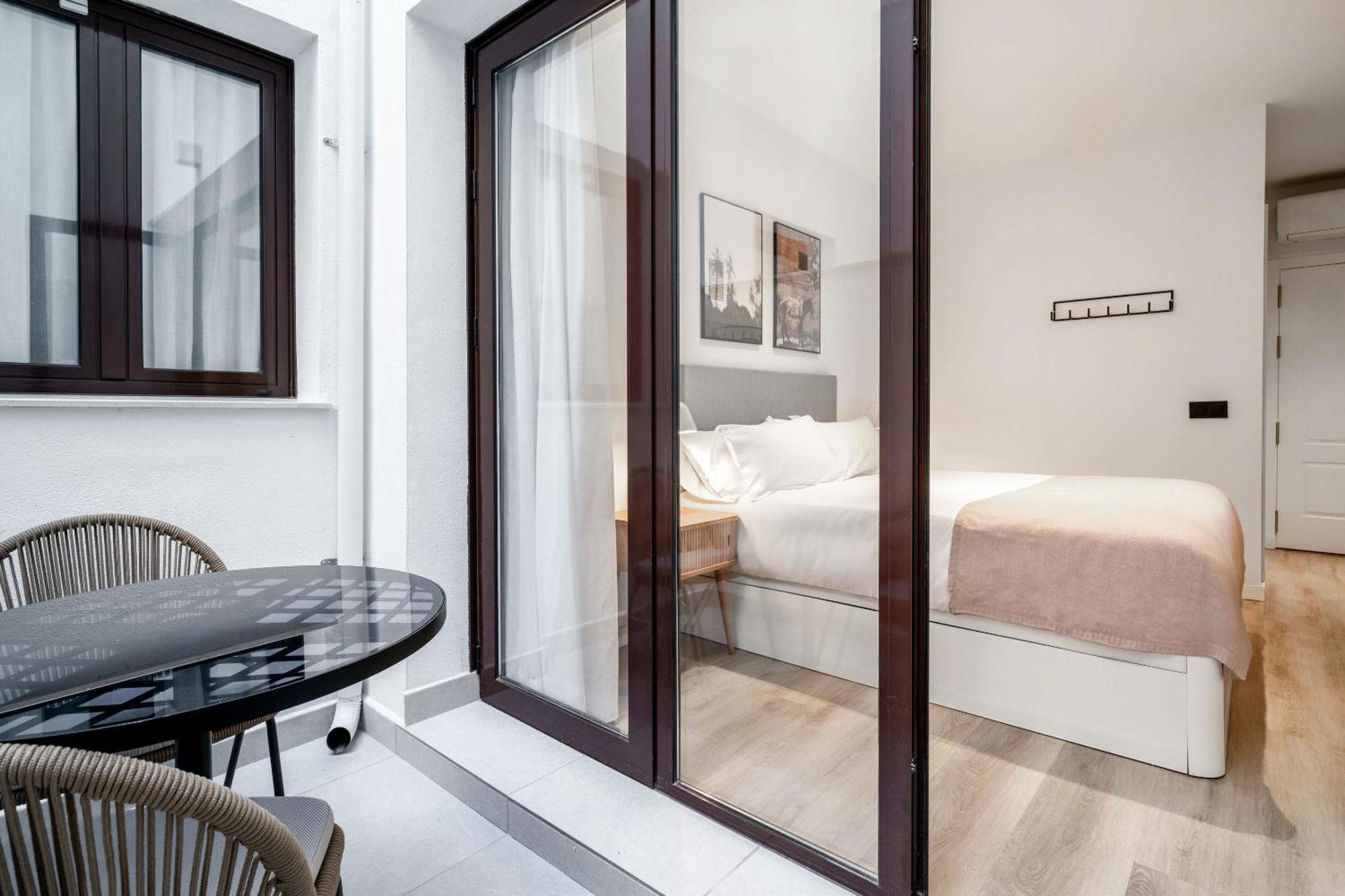 Limehome Malaga Calle Victoria Esterno foto